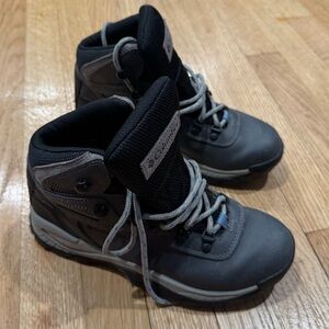 Women’s hiking boots